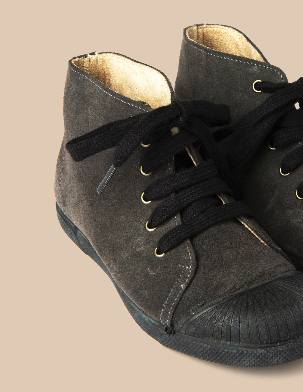 ANTHRACITE LACE-UP BOOTS