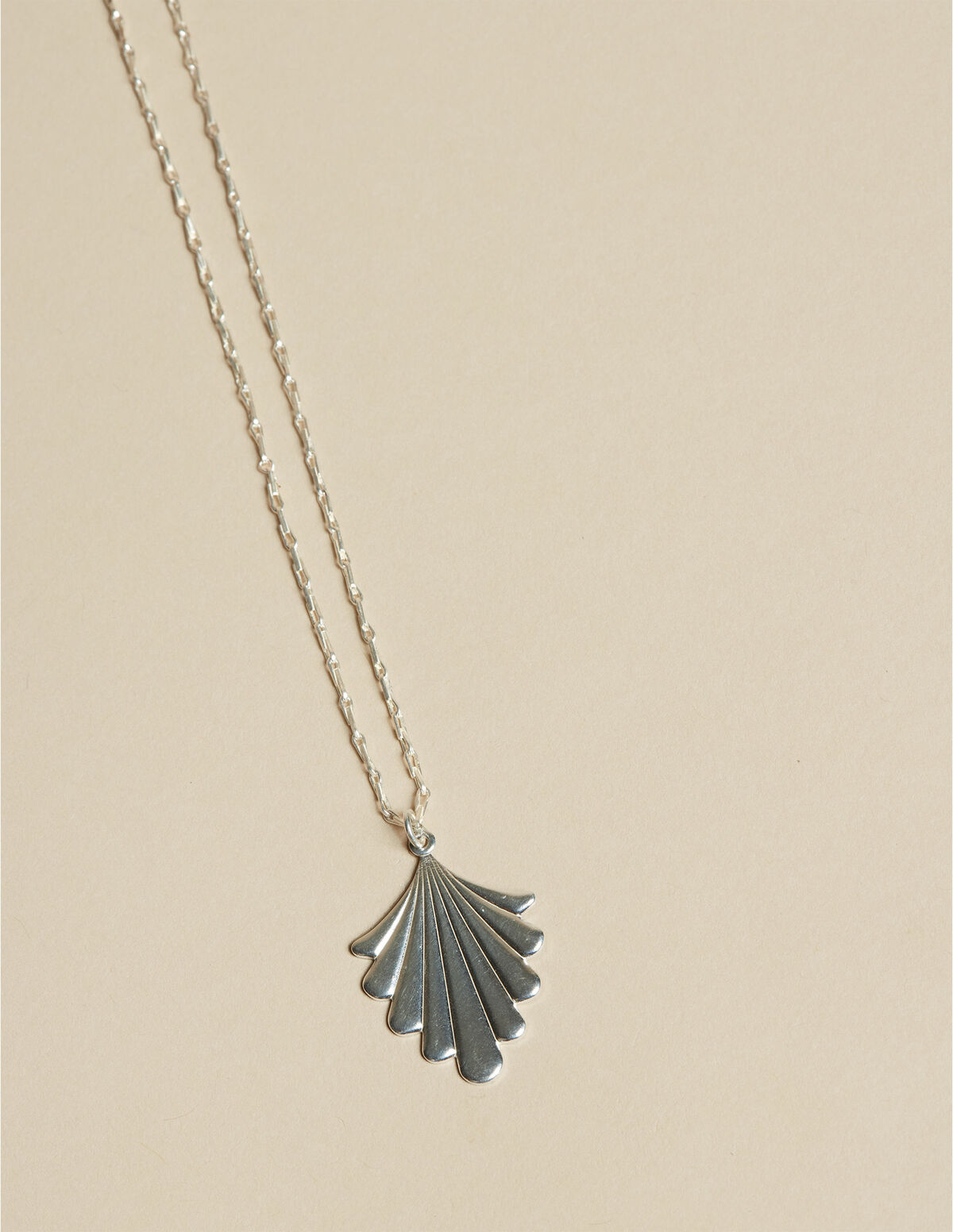 VINTAGE GOLDEN NECKLACE