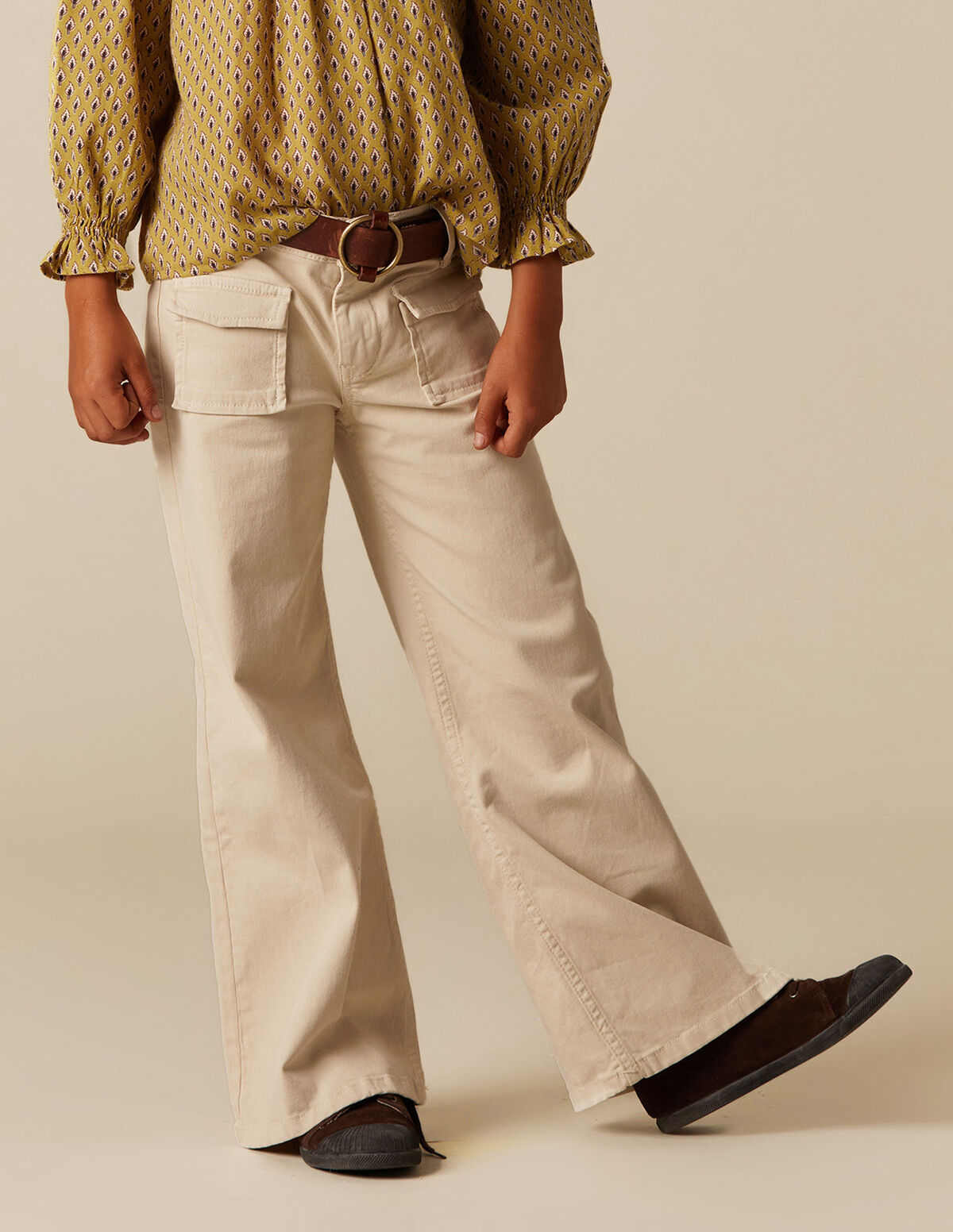 CALÇAS AREIA CARCELA BOLSOS