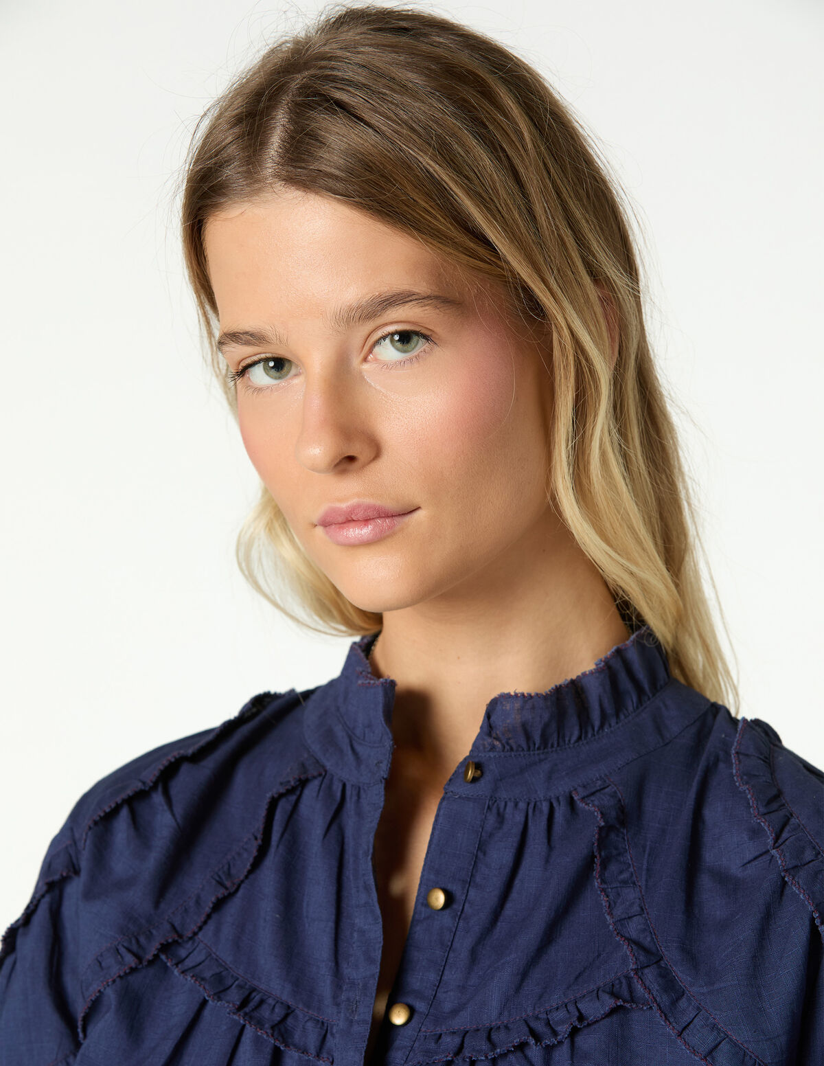 CONTRAST RUFFLE SHIRT