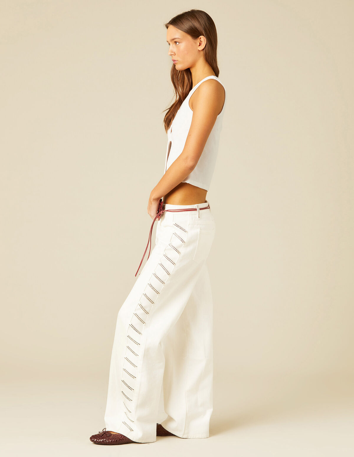 PANTALÓN TIRAS TACHUELAS AZUL