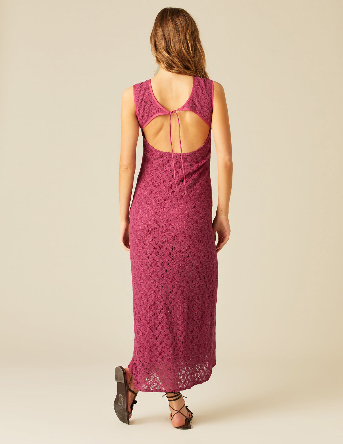 VESTIDO ESPALDA ENCAJE MORA