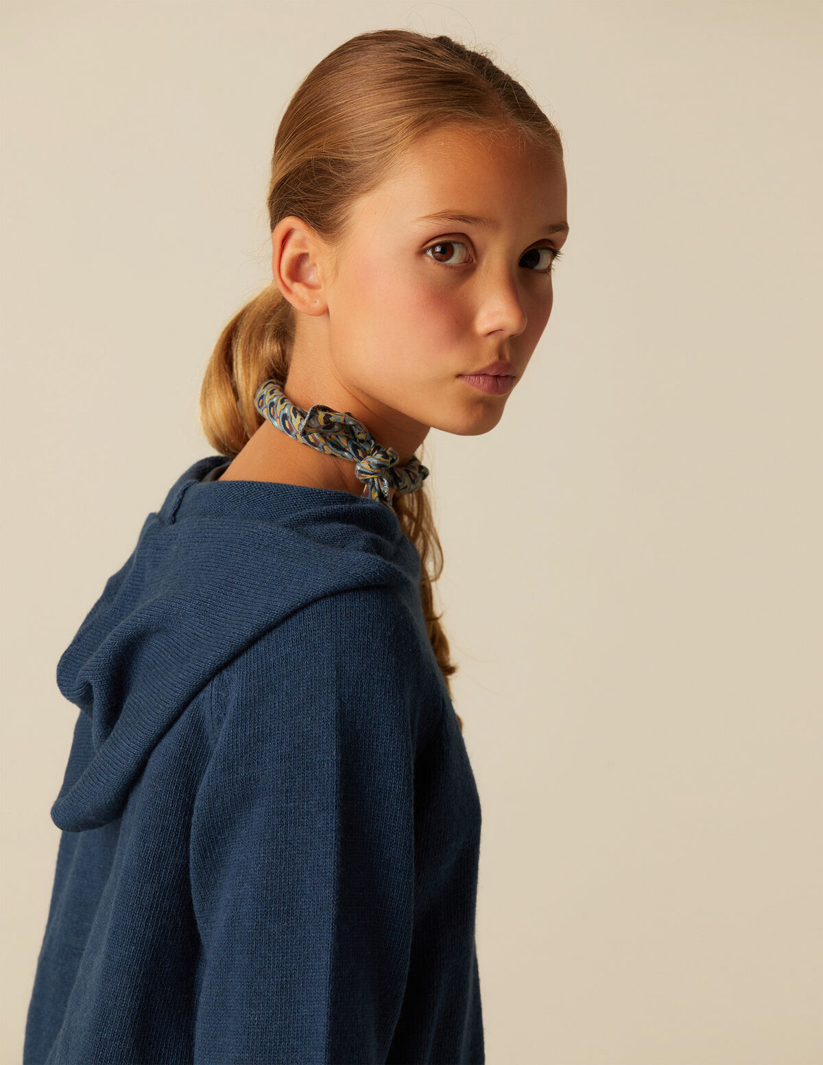 PULL BLEU FONCÉ CAPUCHE