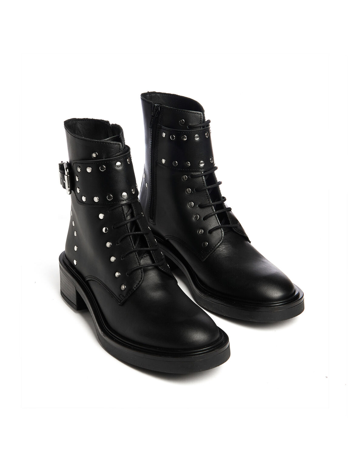 Botas cordones tachuelas 