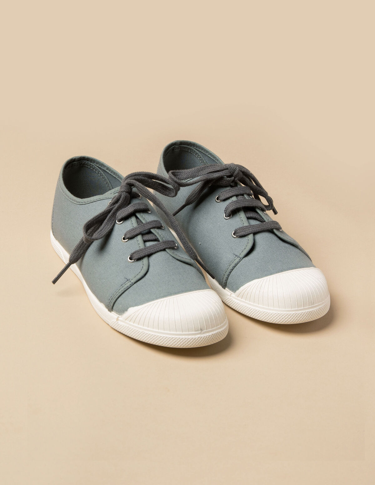 ZAPATILLA GRIS CORDONES