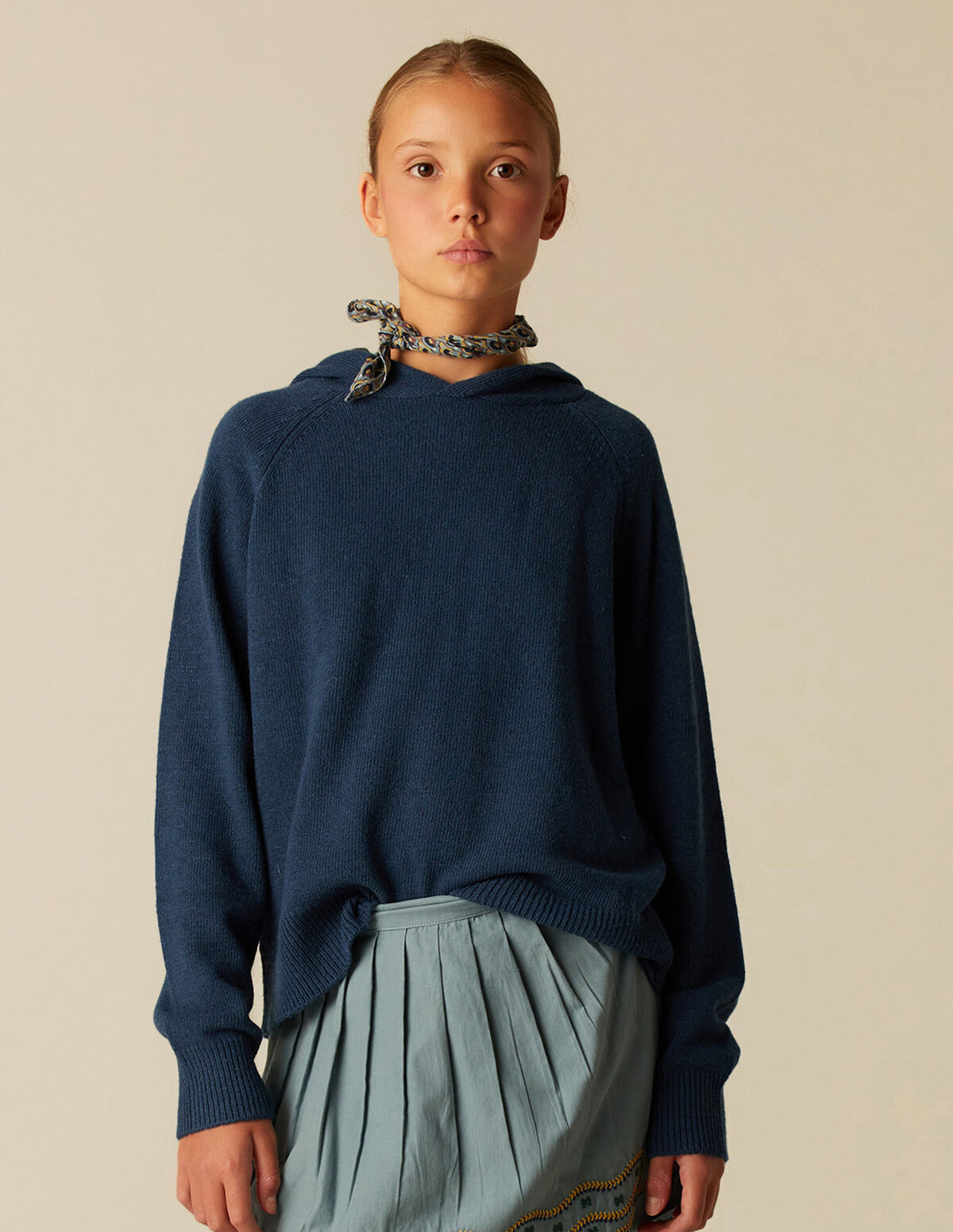 PULL BLEU FONCÉ CAPUCHE