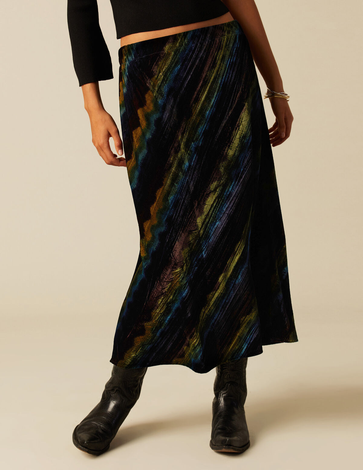 BERRY WAVY VELVET SKIRT