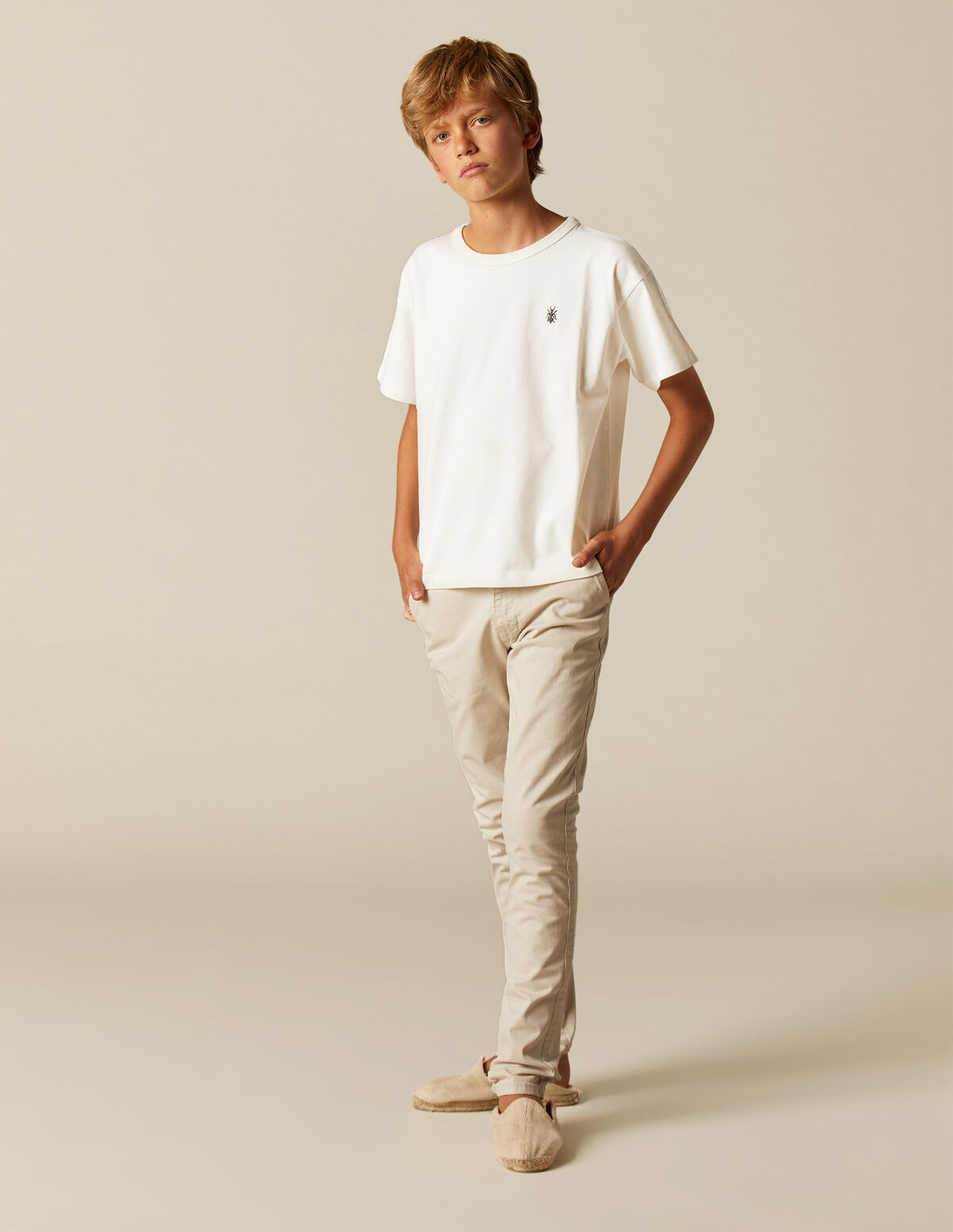 T-SHIRT BRANCA FORMIGA