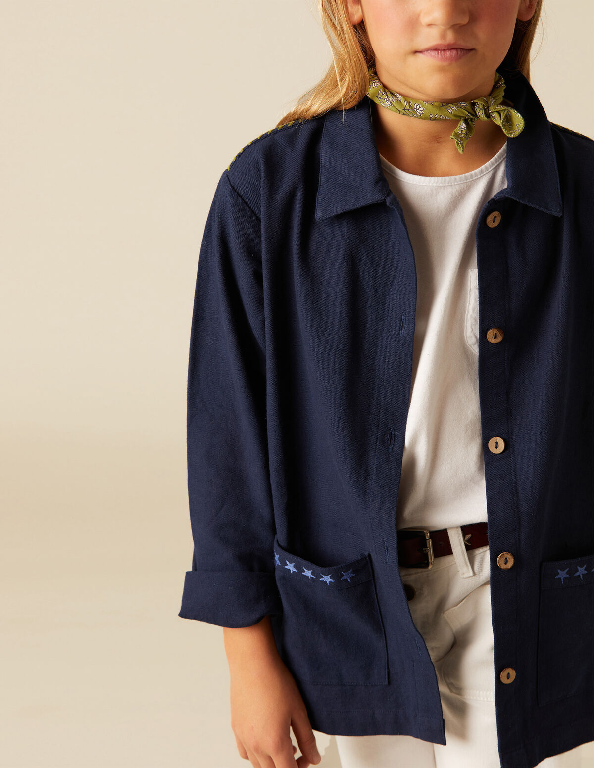 CHAQUETA AZUL BORDADOS