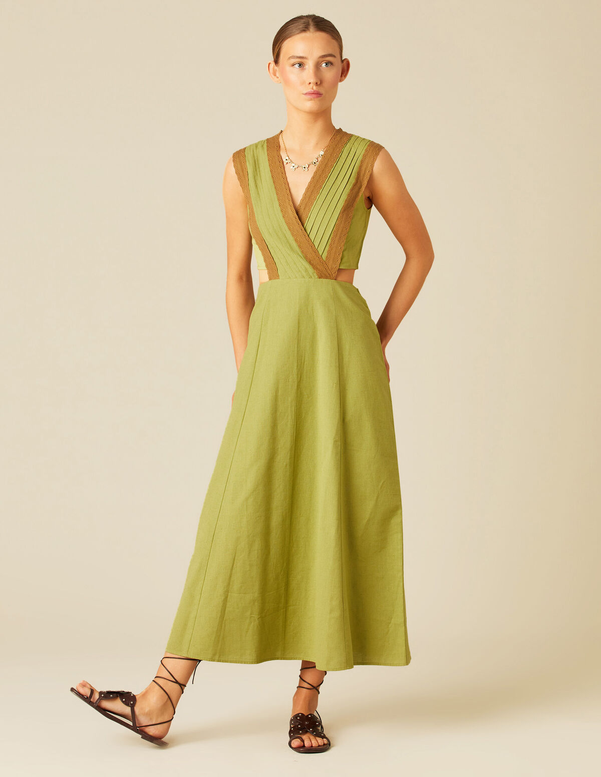 VESTIDO VERDE ENCAJE WALNUT