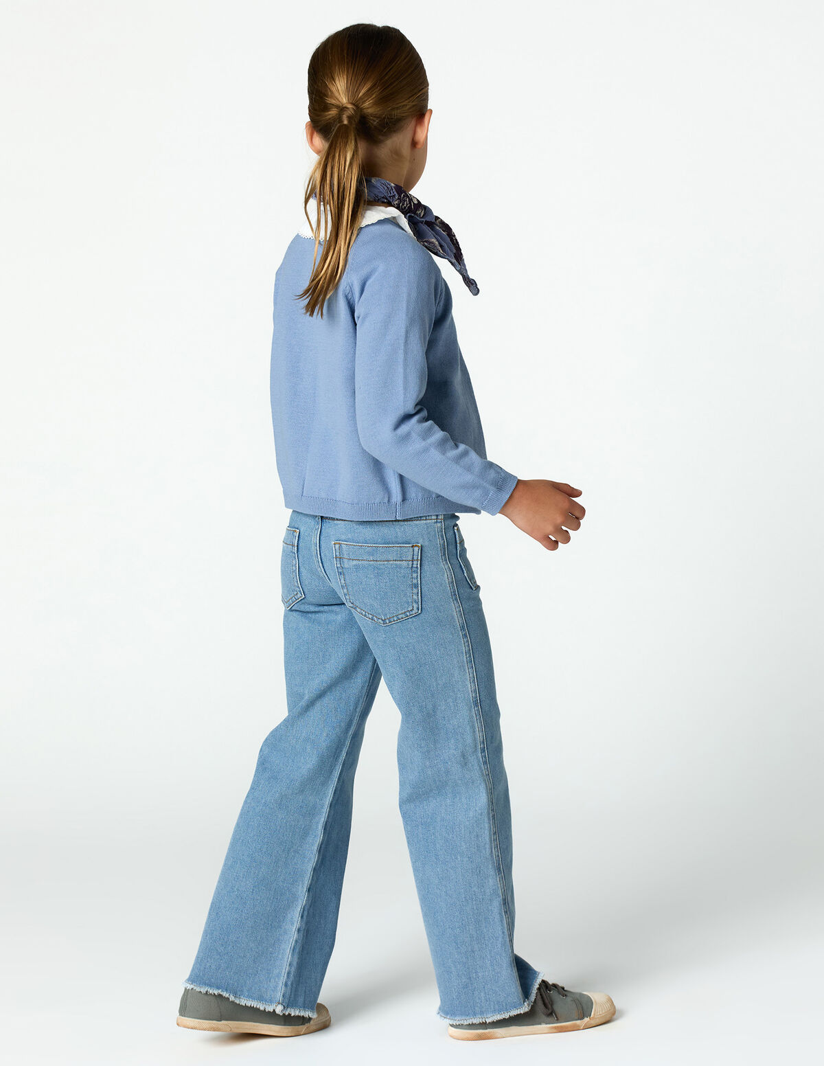 JEANS COM BOLSOS EM AZUL