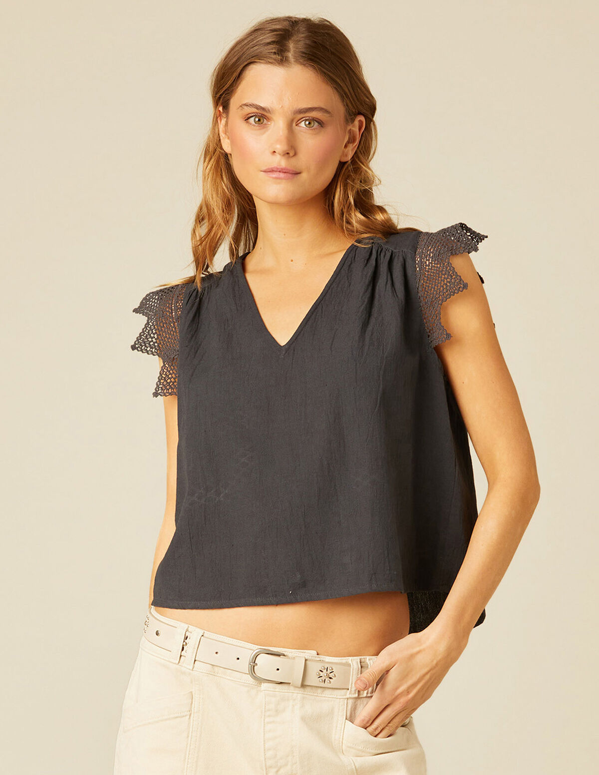 CAMISA ENCAJE TRIÁNGULO ANTRACITA