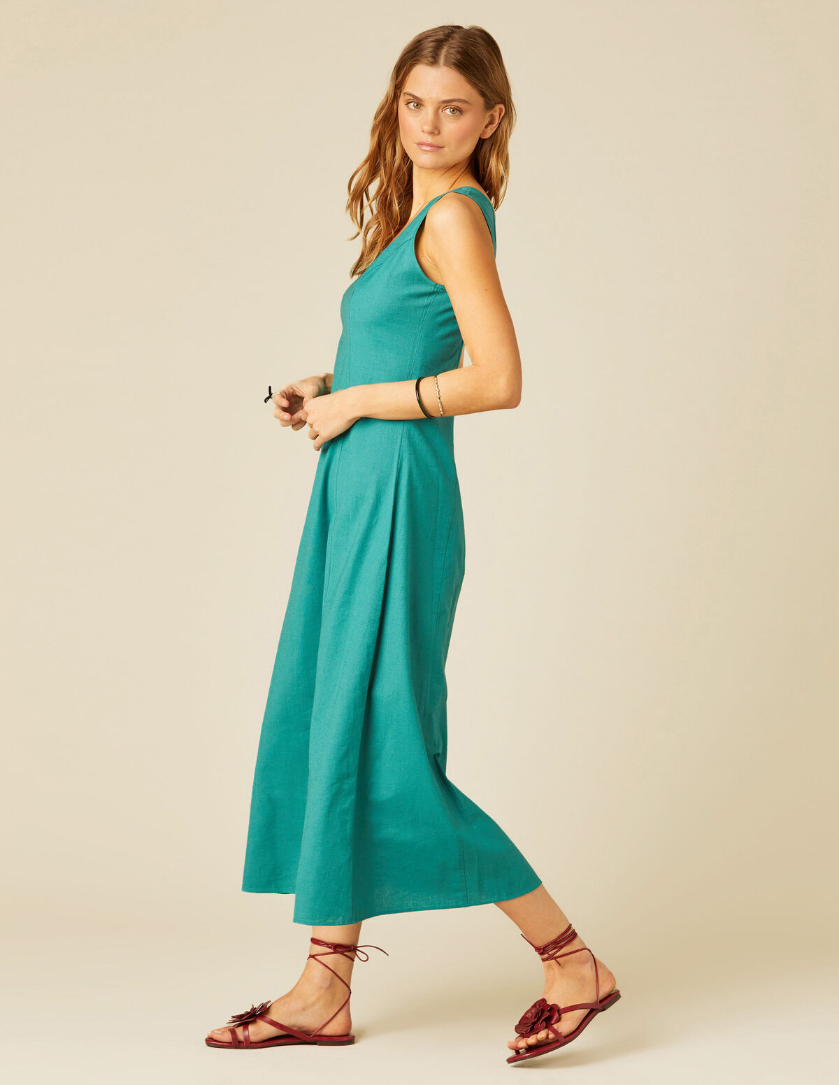 VESTIDO ESPALDA AZUL