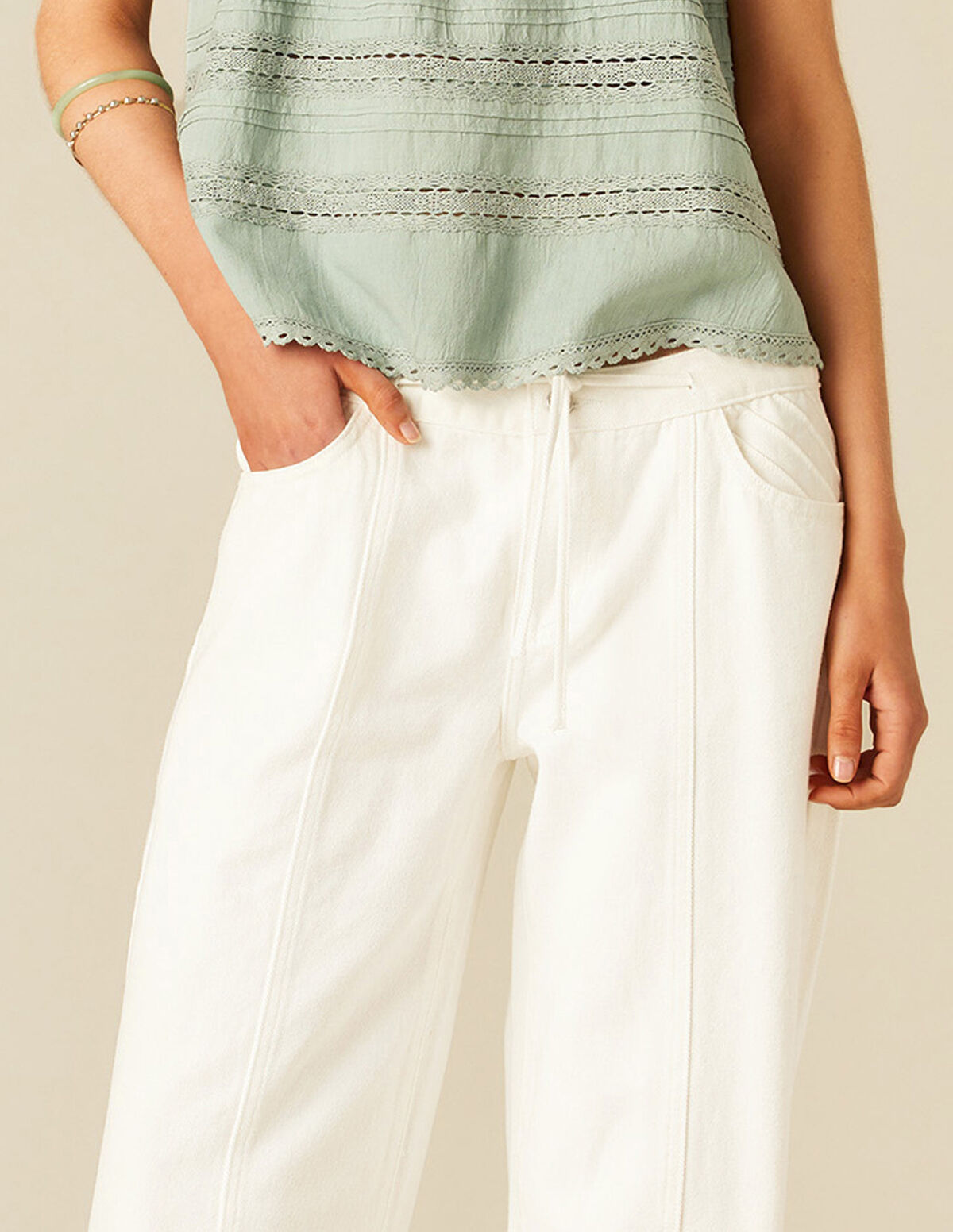 PANTALÓN BOLSILLOS PESPUNTES RAYAS AZUL