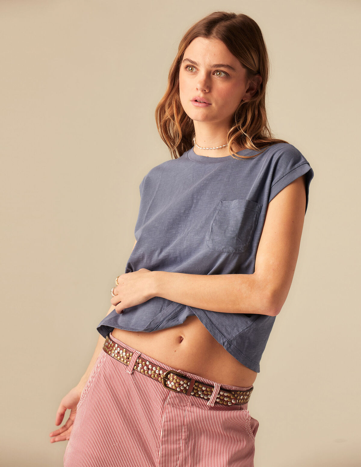 PANTALÓN BOTONES RAYA ROJA