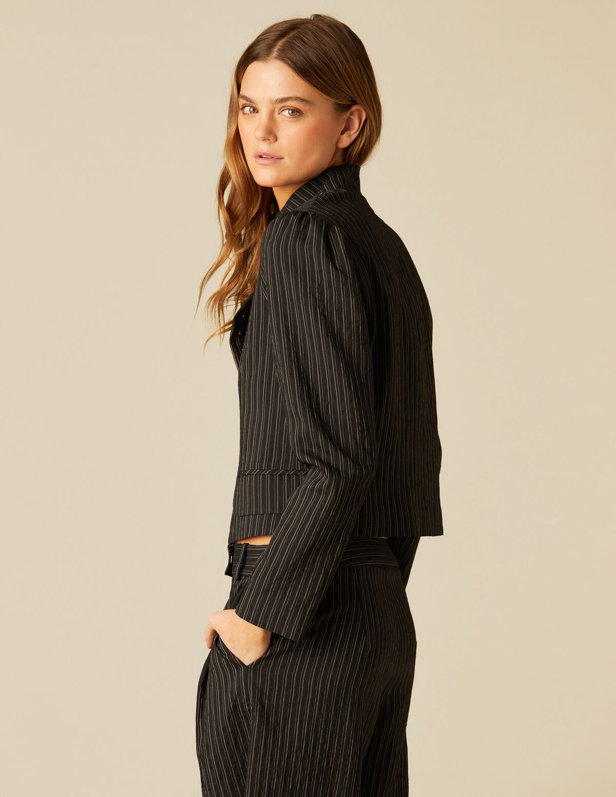 CHAQUETA AZUL RAYA BLANCA