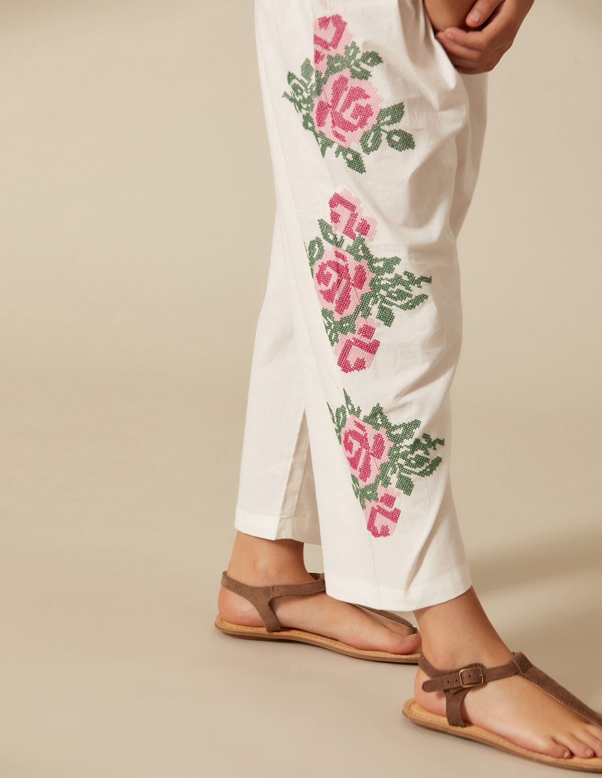 FLORAL EMBROIDERED TROUSERS