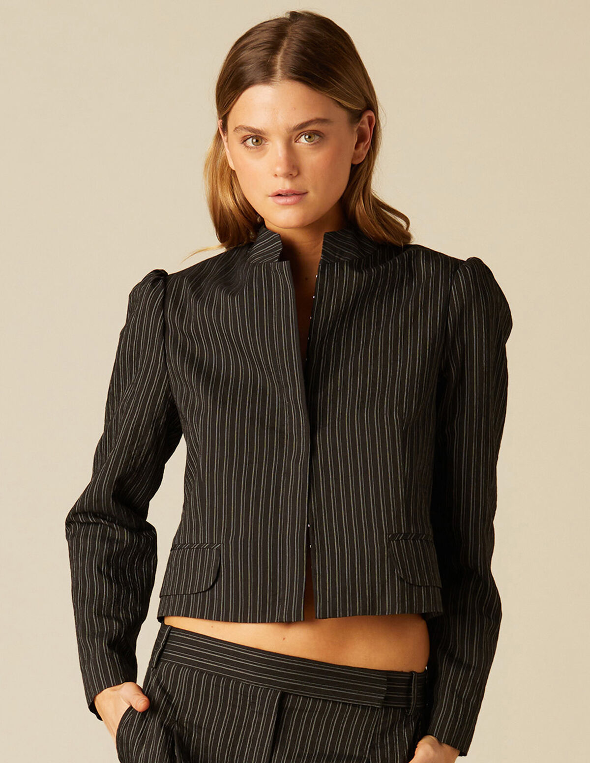 CHAQUETA AZUL RAYA BLANCA