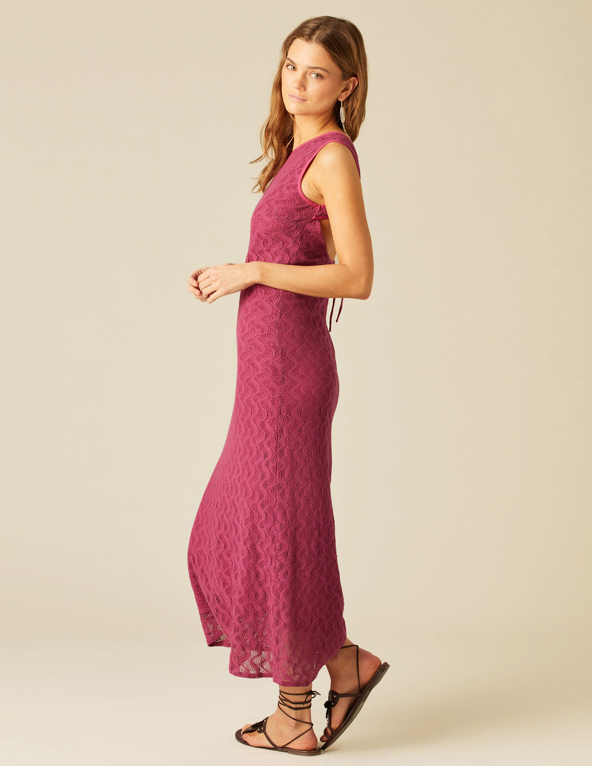 VESTIDO ESPALDA ENCAJE MORA