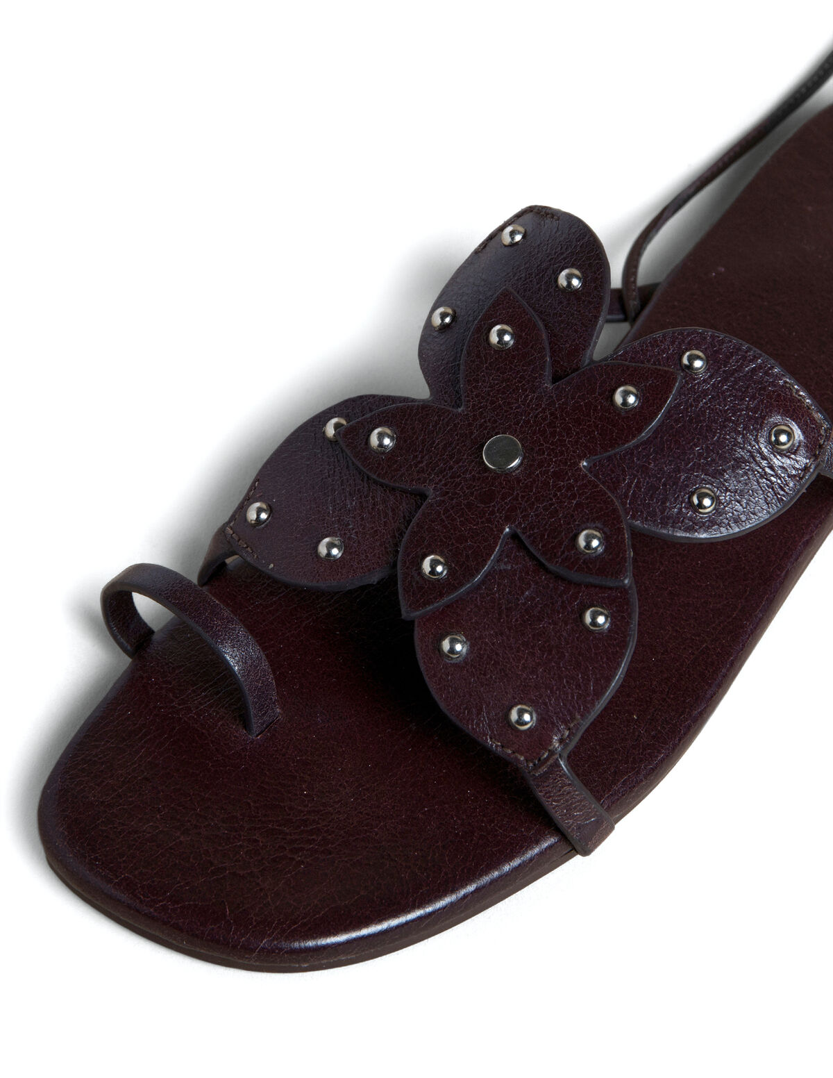 SAND&Aacute;LIA COM TACHAS DE FLORES