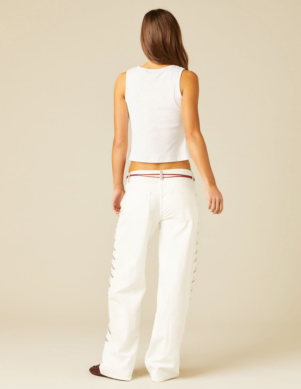 PANTALÓN TIRAS TACHUELAS AZUL
