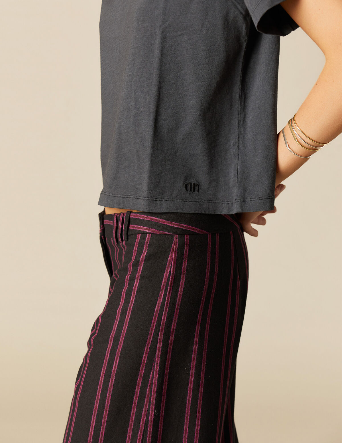 CAMISETA CORTA ANTRACITA "nn"