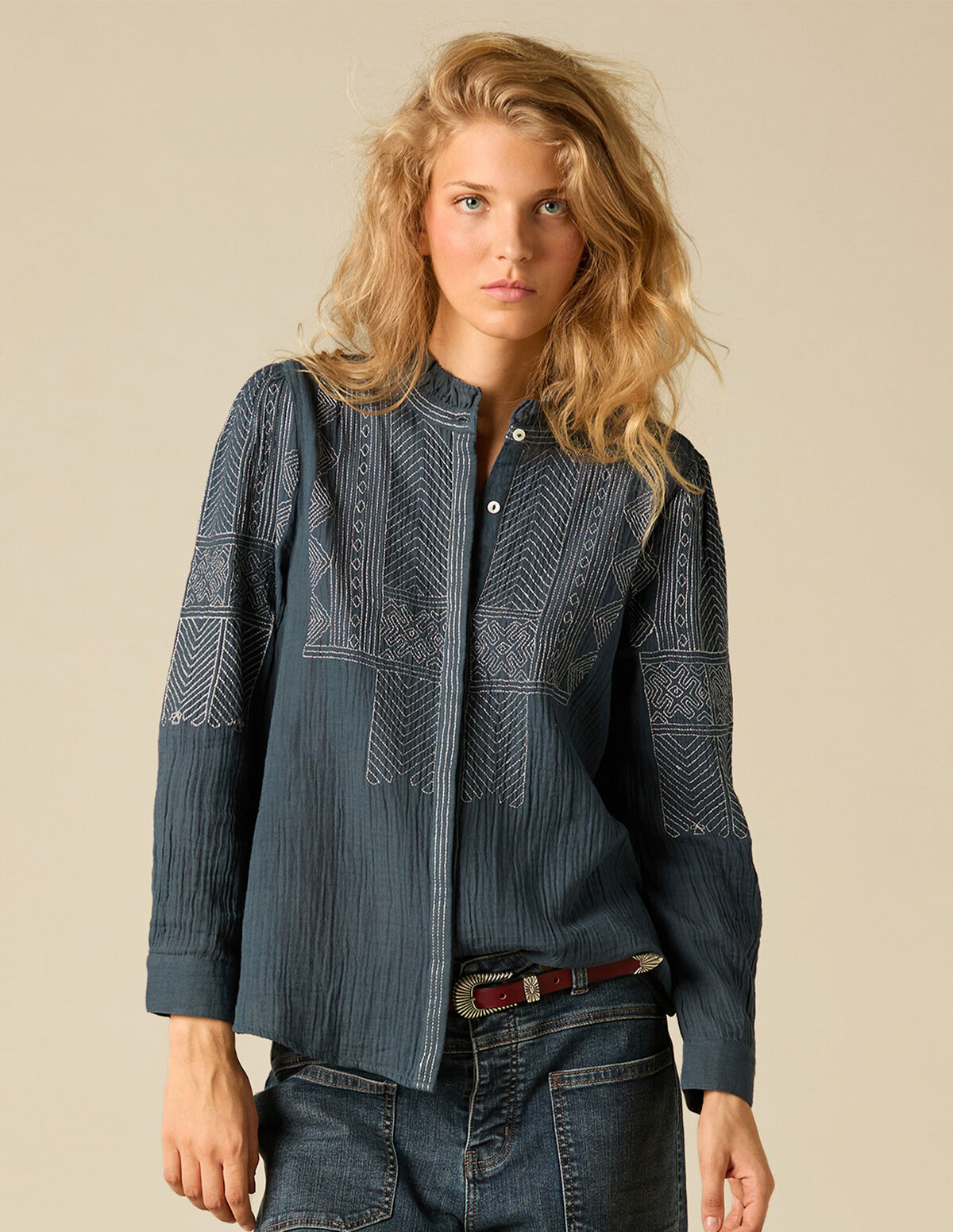 PEBBLE EMBROIDERY SHIRT