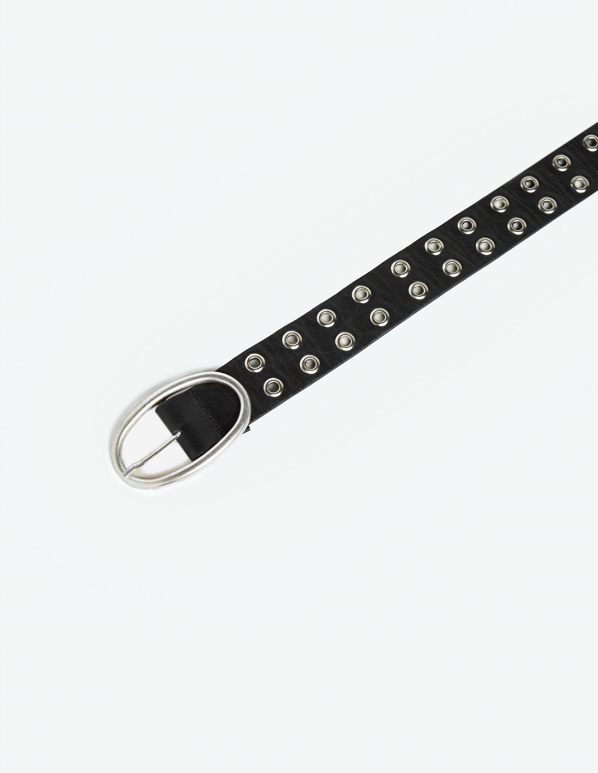 N belt negro tachuelas grandes plateadas