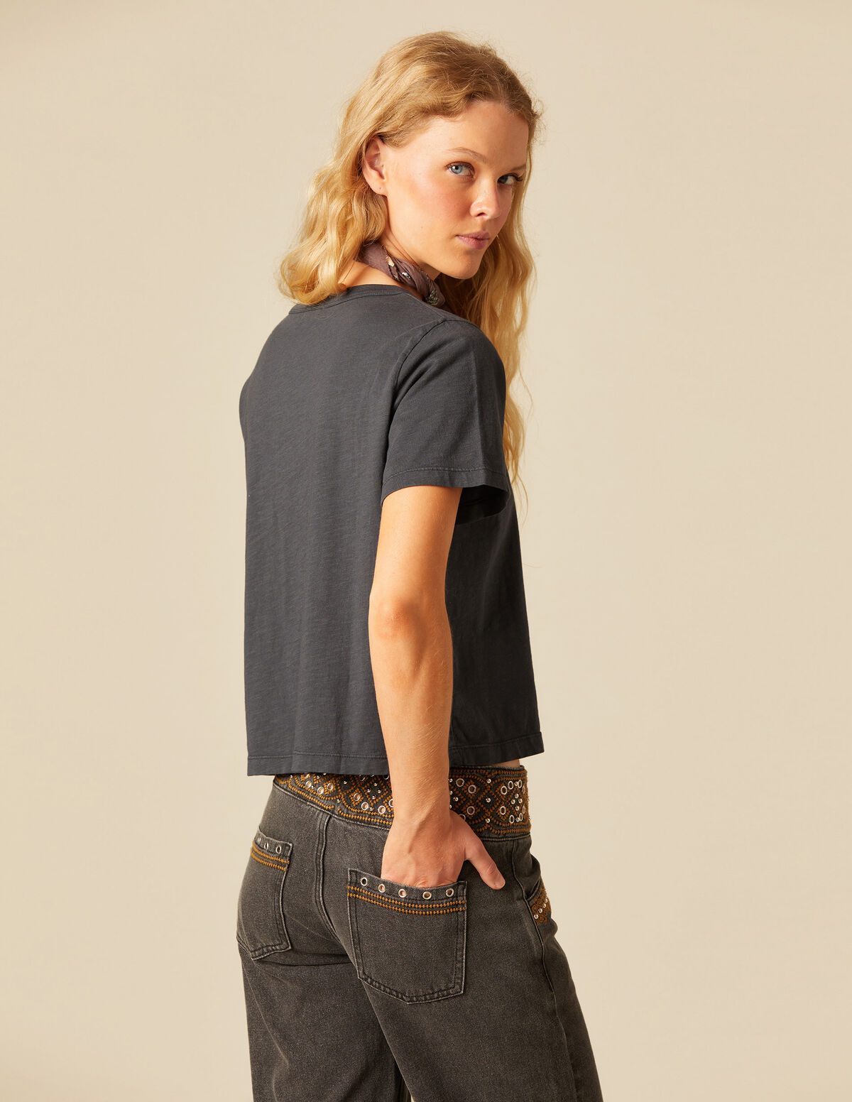 CAMISETA CORTA ANTRACITA "nn"
