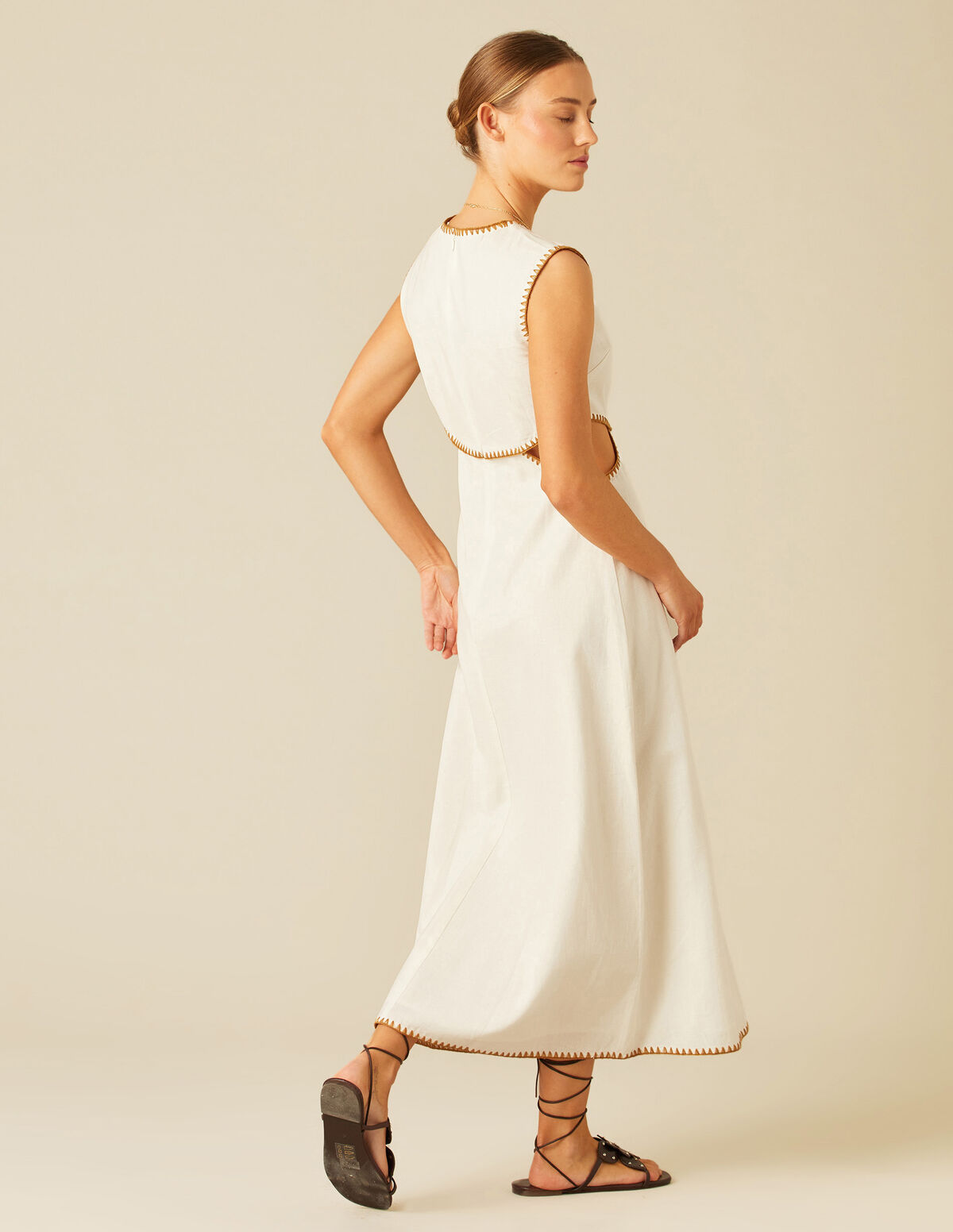 VESTIDO ABERTURAS STITCHING