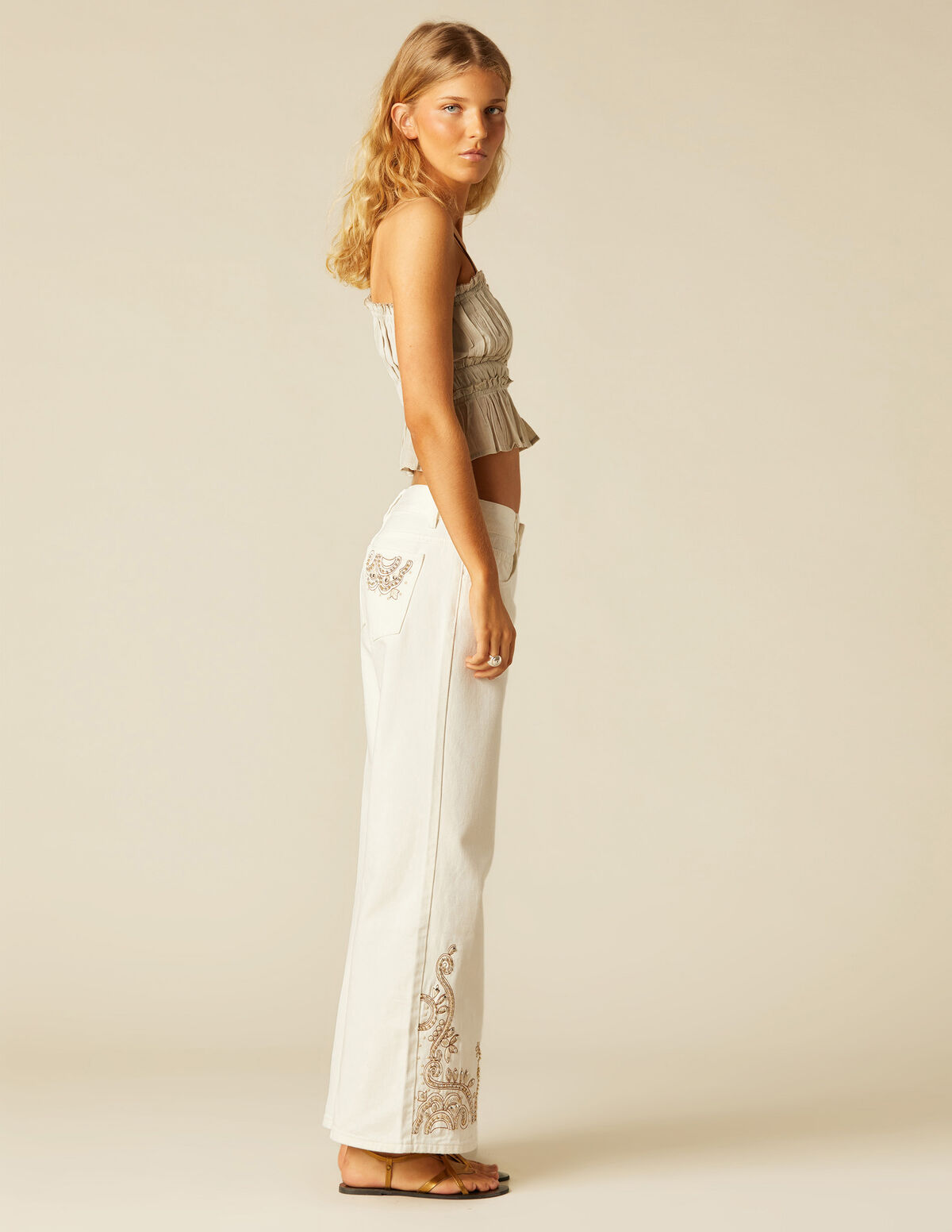 CONTRAST STITCHING TOP