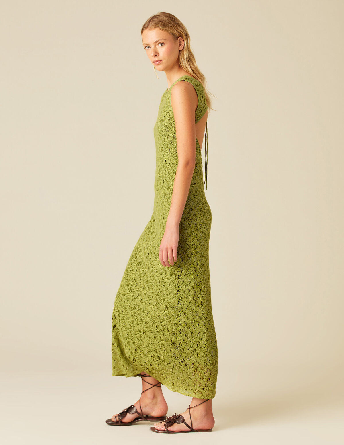 VESTIDO ESPALDA ENCAJE MORA