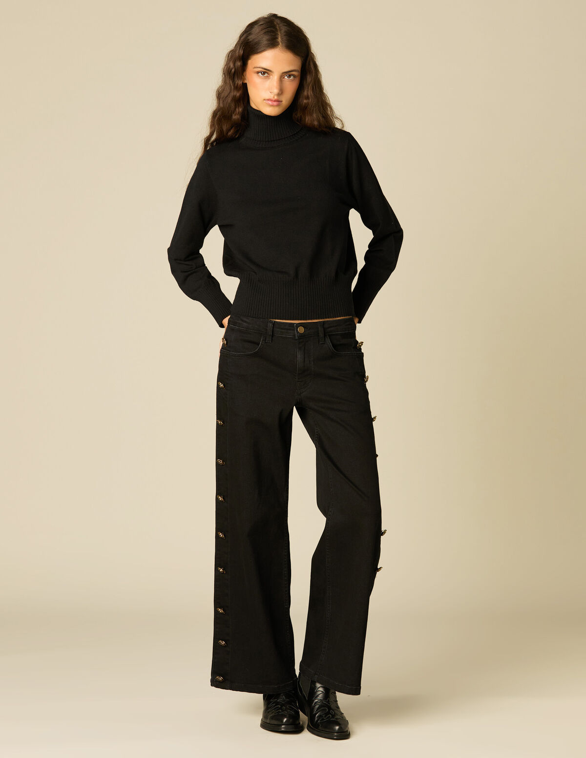 BLACK TURTLENECK JUMPER