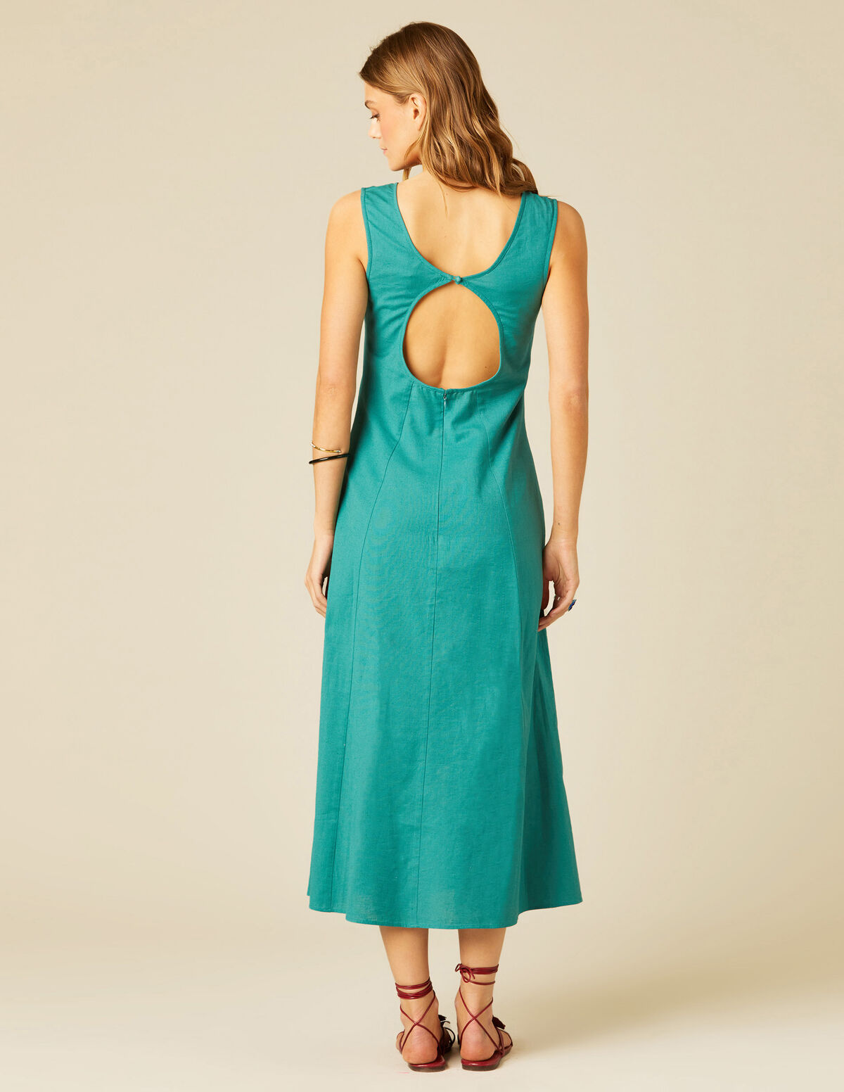 VESTIDO ESPALDA AZUL