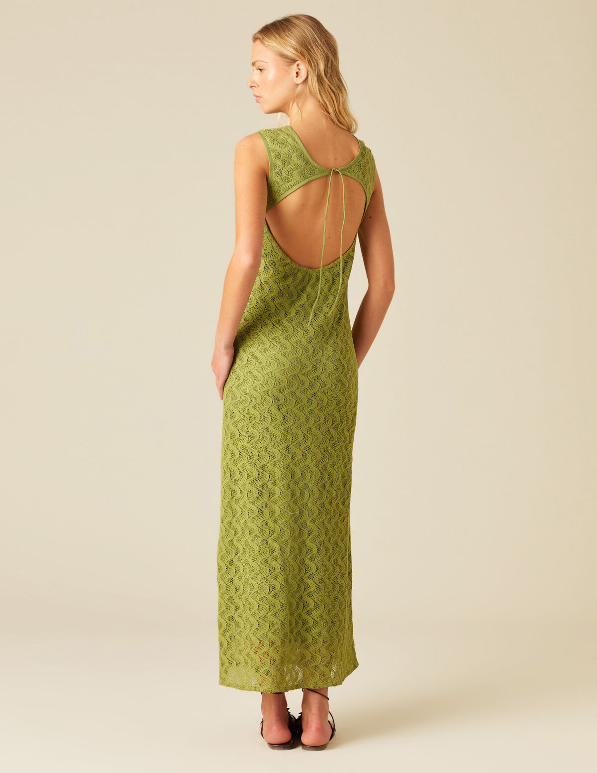 VESTIDO ESPALDA ENCAJE MORA