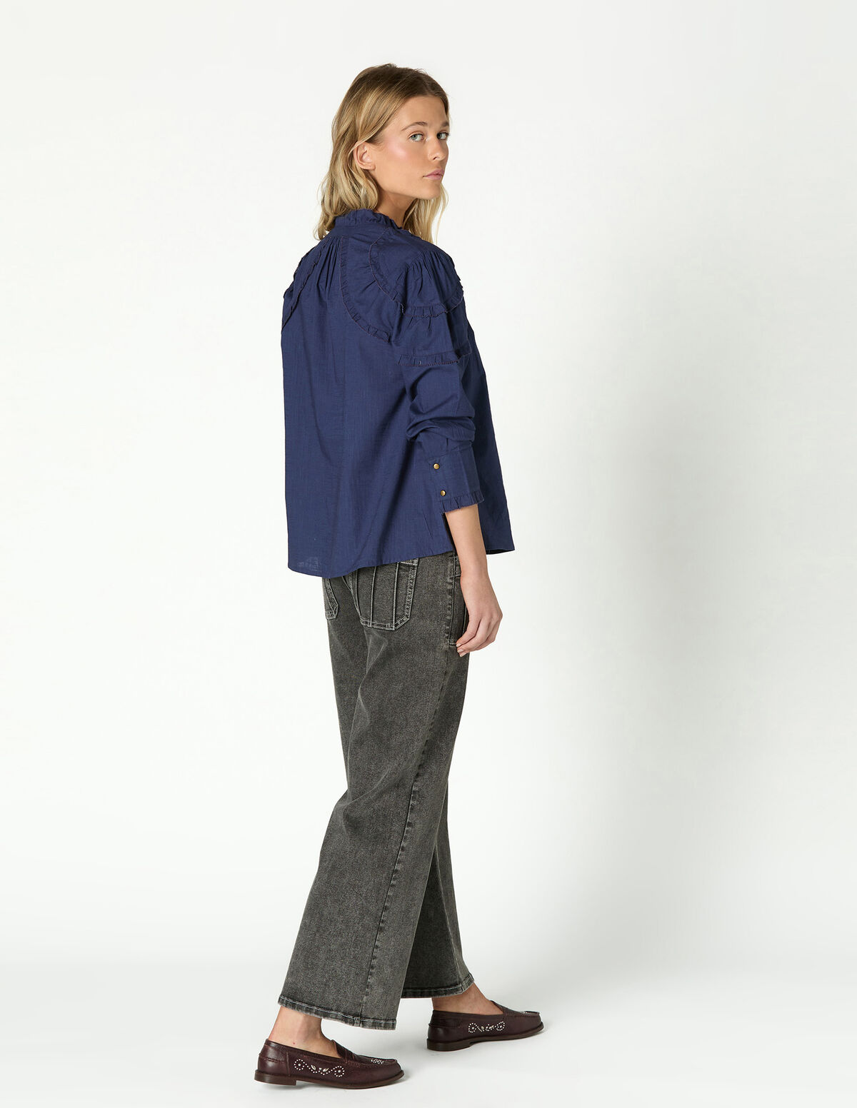 PANTAL&Oacute;N GRIS BOLSILLOS COSTURAS