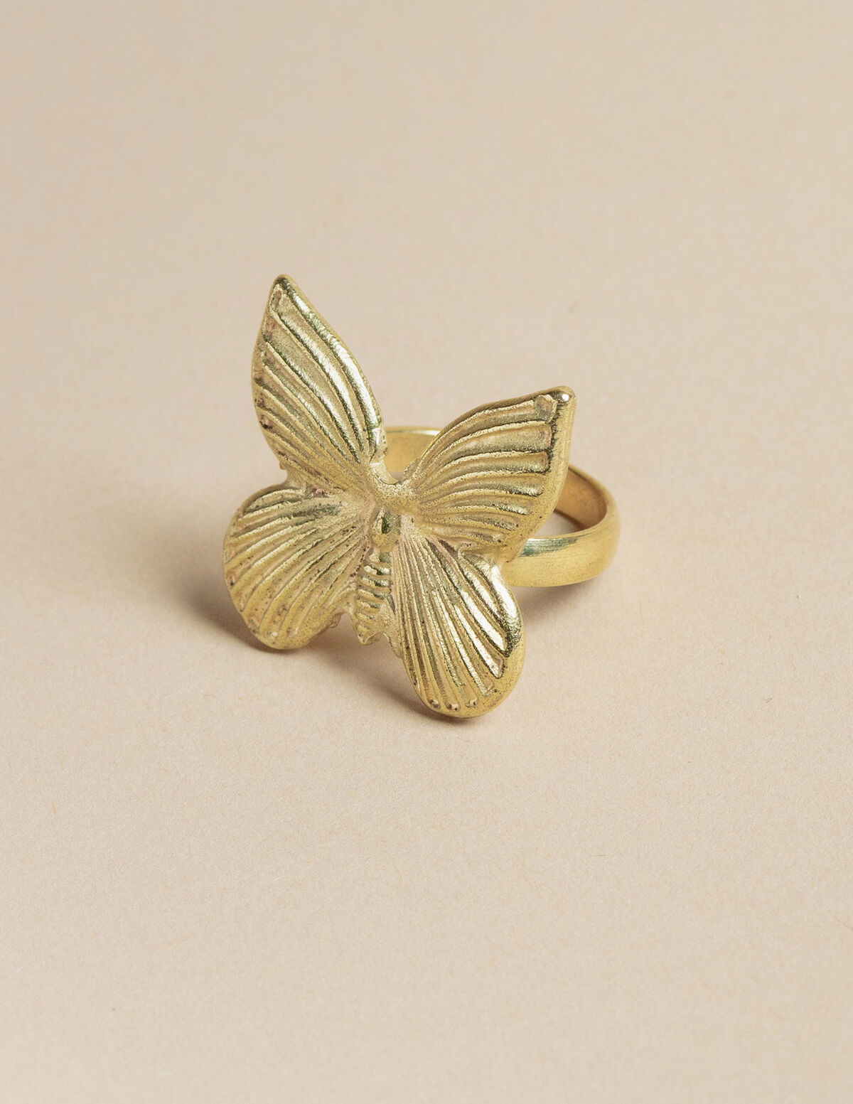 ANILLO MARIPOSA GRANDE DORADO