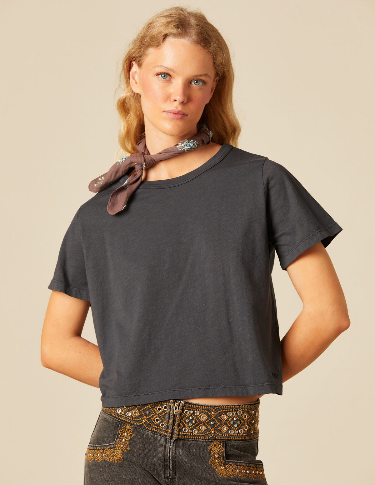 CAMISETA CORTA ANTRACITA "nn"