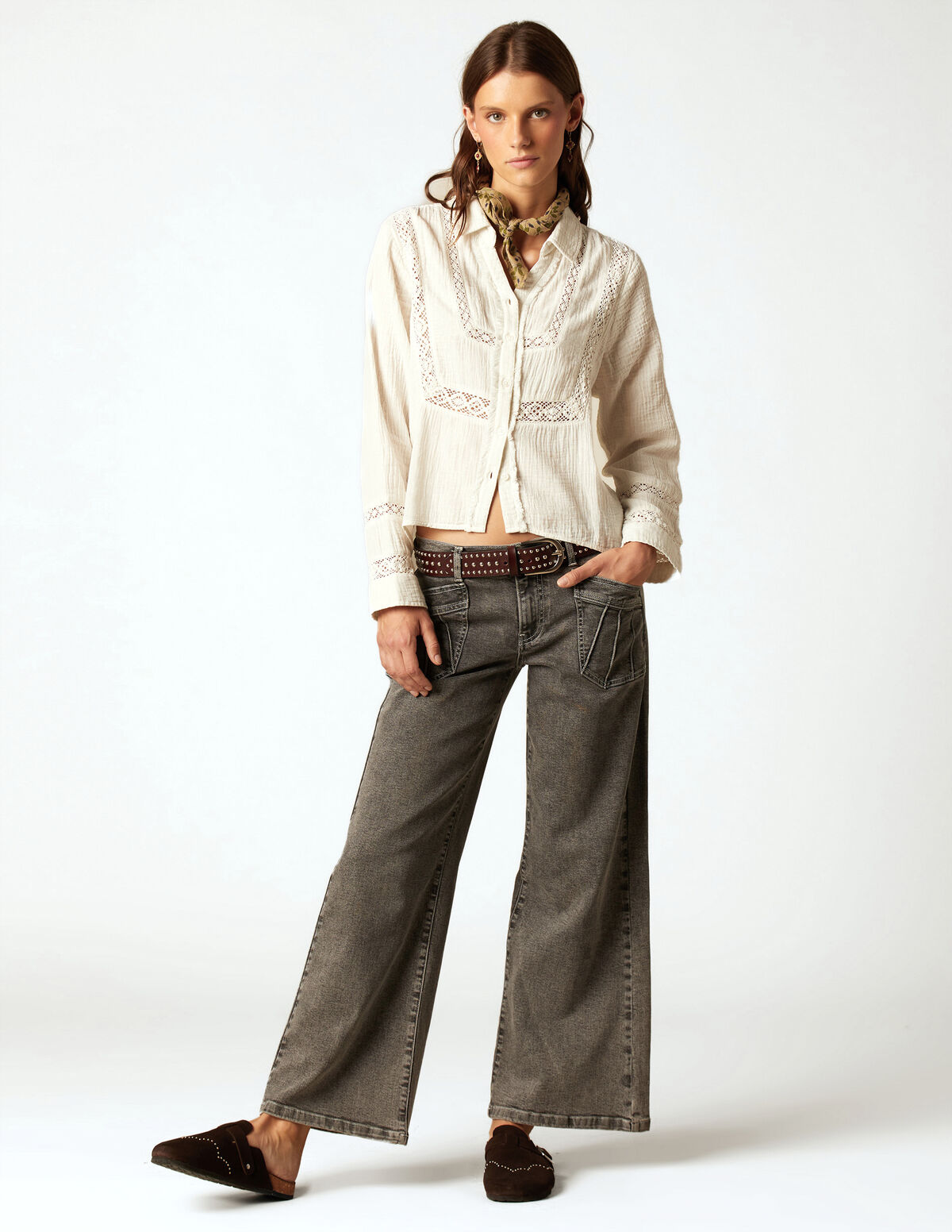 PANTALON GRIS POCHES COUTURES