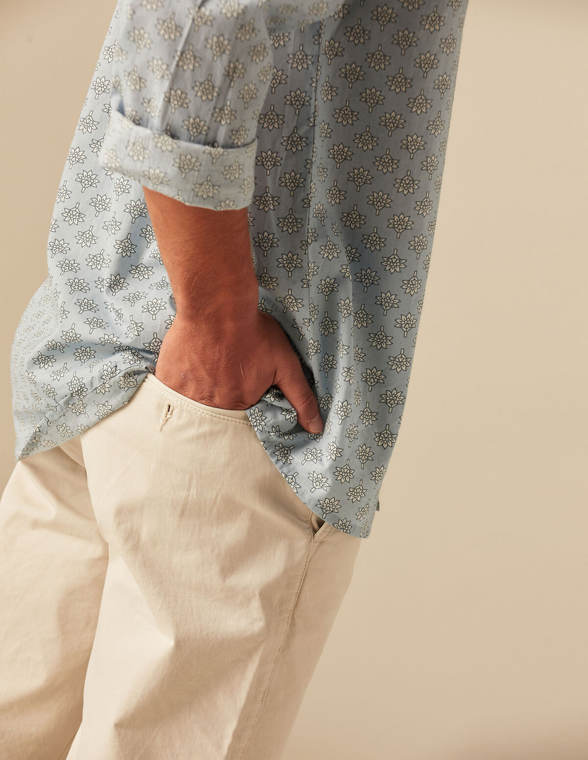 PANTALÓN CHINO ARENA
