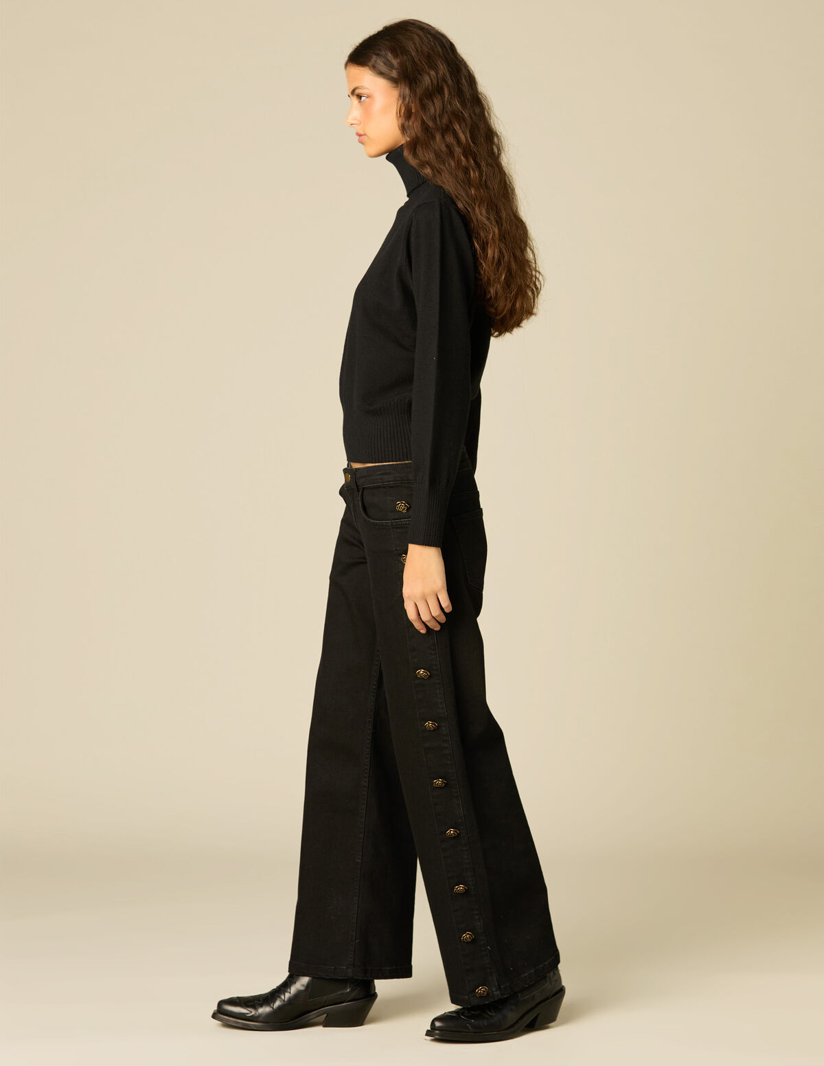 BLACK TURTLENECK JUMPER