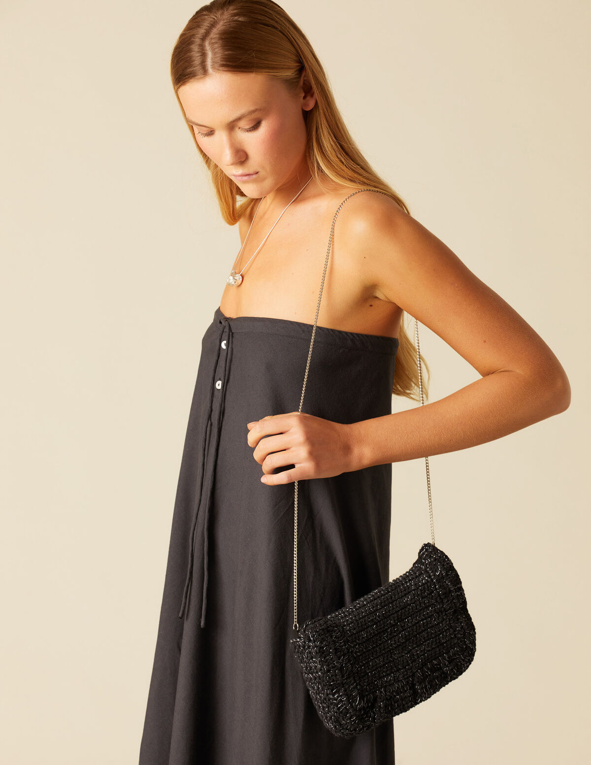 VESTIDO BAJO ENCAJES TRIÁNGULO