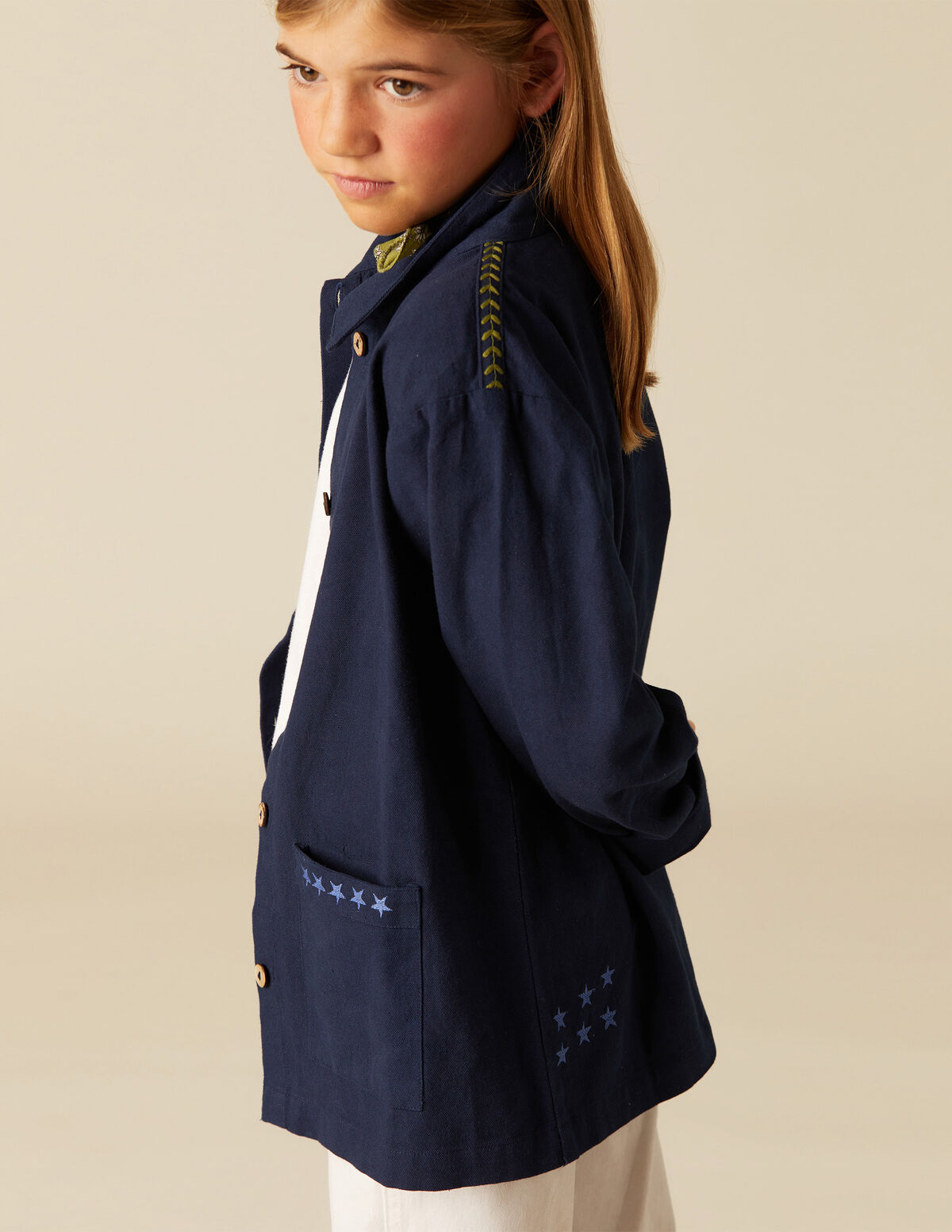 CHAQUETA AZUL BORDADOS