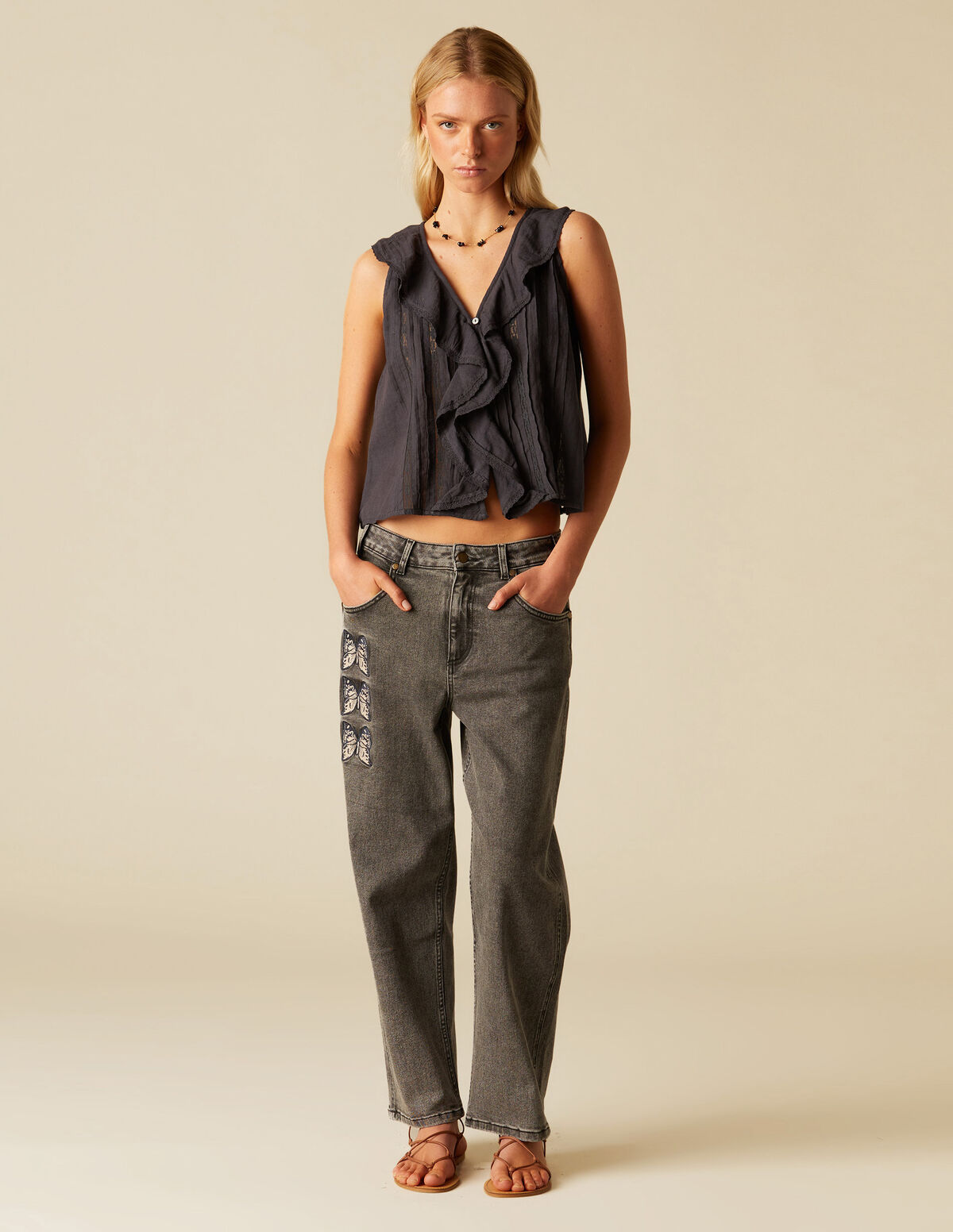 PANTALÓN BORDADO MARIPOSA AZUL