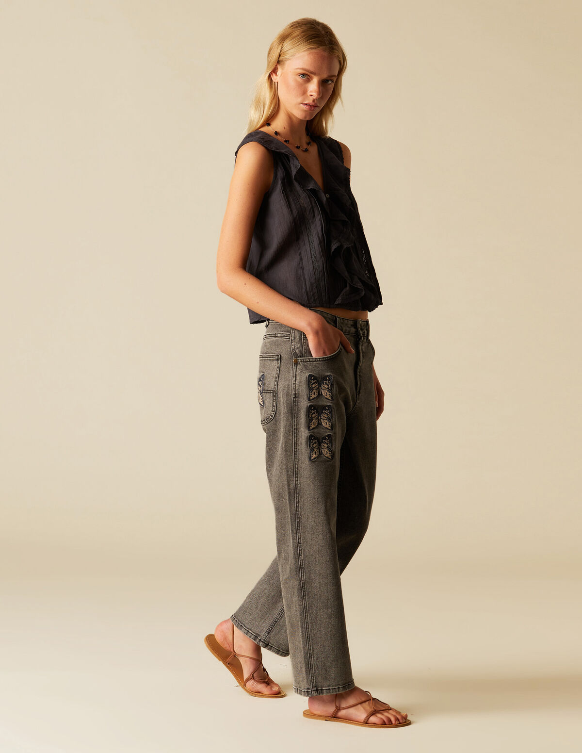 PANTALÓN BORDADO MARIPOSA AZUL