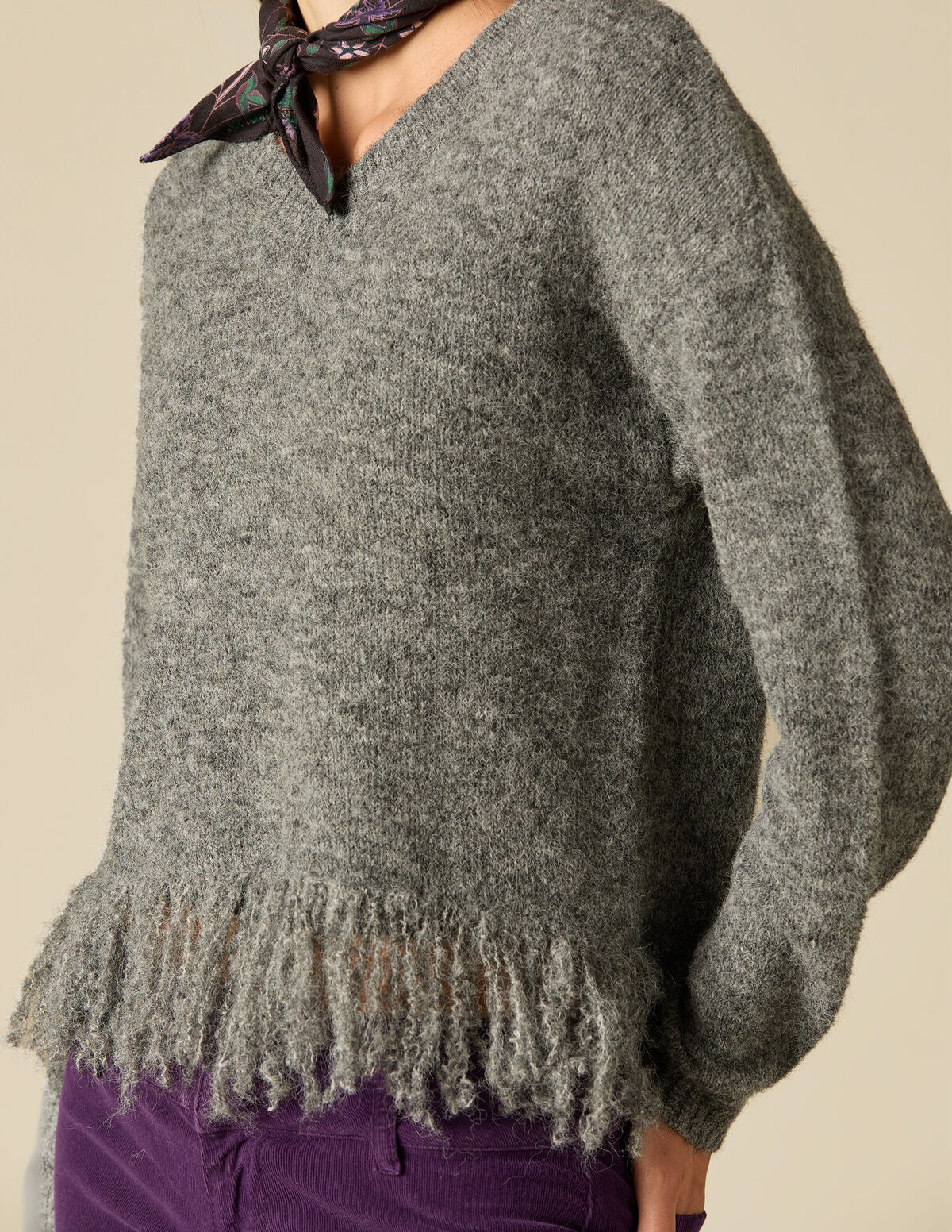 FRINGED V-NECK JUMPER