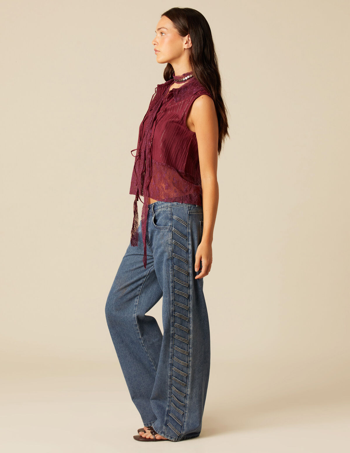 PANTALÓN TIRAS TACHUELAS AZUL