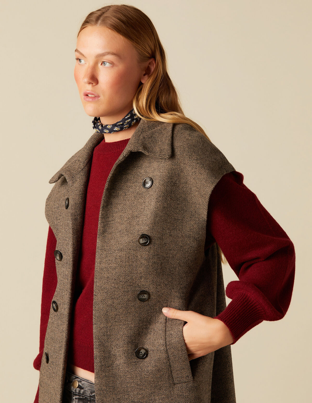 ABRIGO SIN MANGA ESPIGA