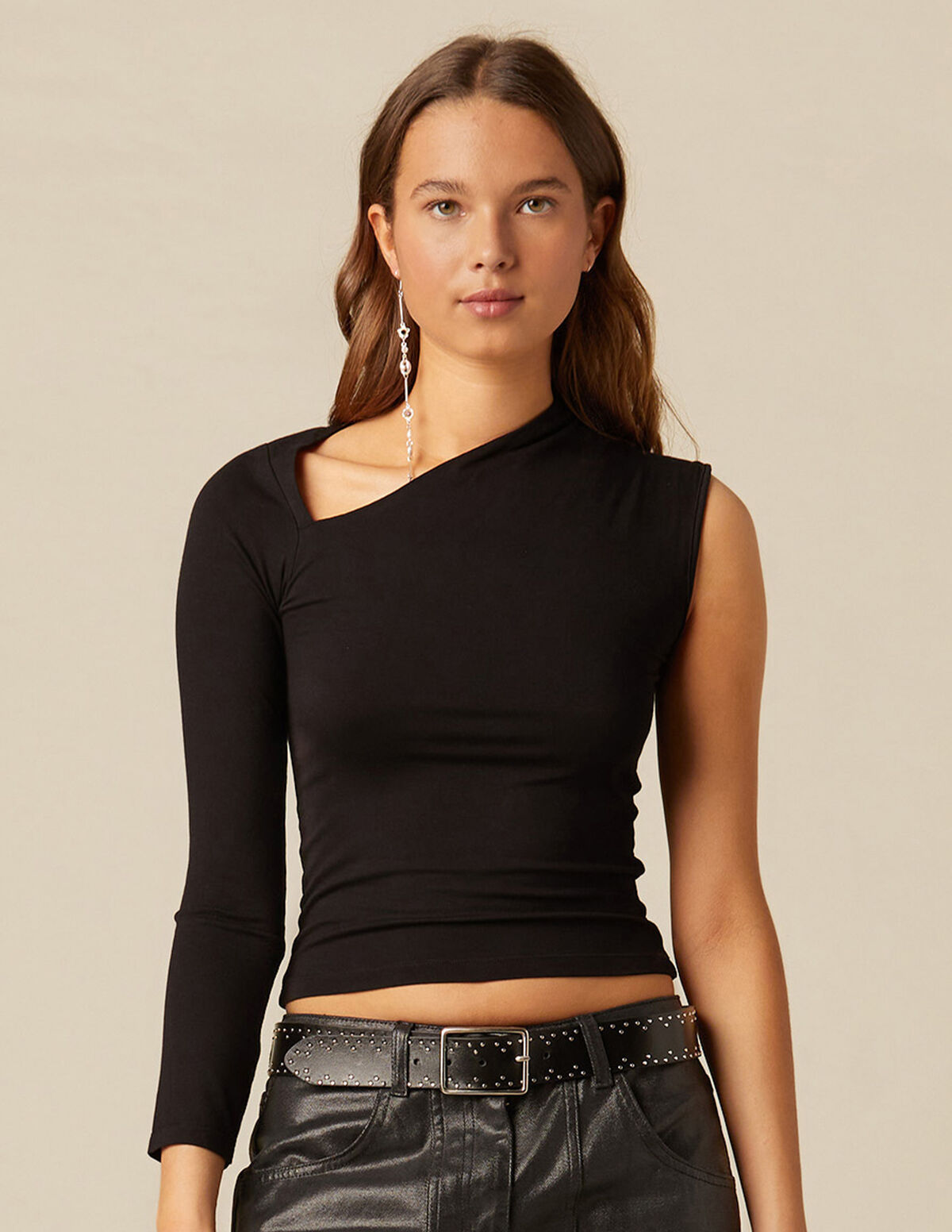 CAMISETA ASIMÉTRICA NEGRA