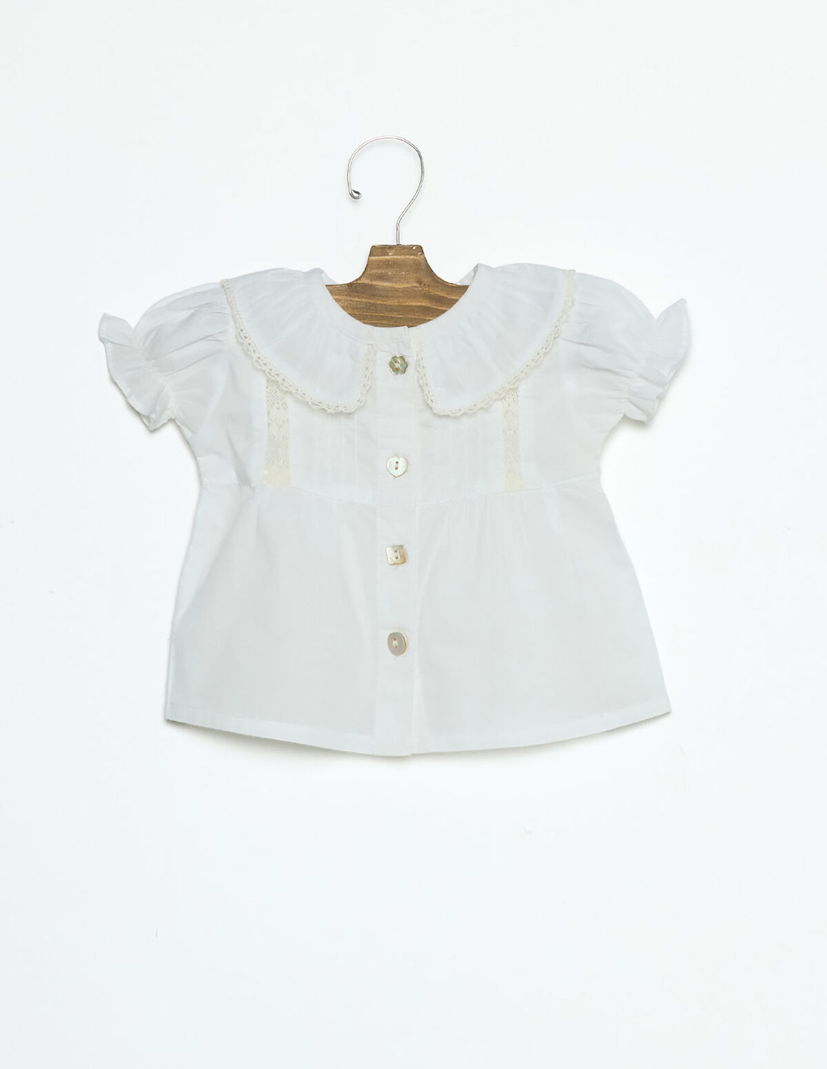 WHITE BUTTONED SHIRT